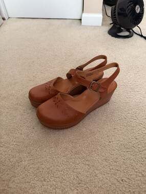 b.o.c. Wedge Sandal Size 11M Tan Brown Cutout Platform Slingback